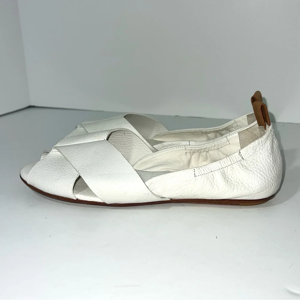 Mercedes Castillo Amaia‎ White Pebbled Leather Open Toe Flats Size 8.5